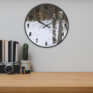 Rustic Rural Fence Posts Country Backroad Scene Große Wanduhr