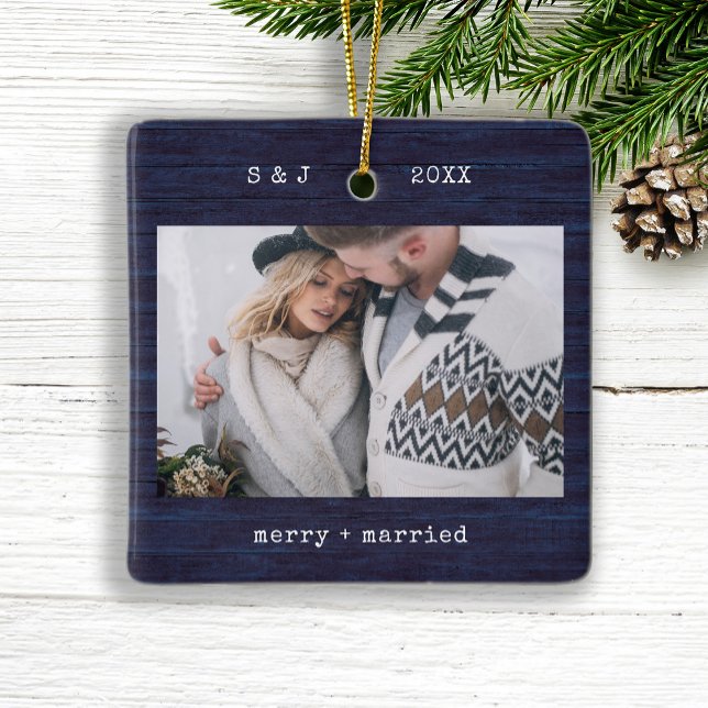 Rustic Schreibwriter Blue | Leichtes und Verheirat Keramikornament (An elegant, rustic blue wood look photo ornament is the perfect keepsake for your wedding)