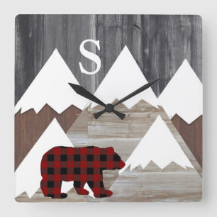 Rustic Snowy Mountains Buffalo Check Bear Monogram Quadratische Wanduhr