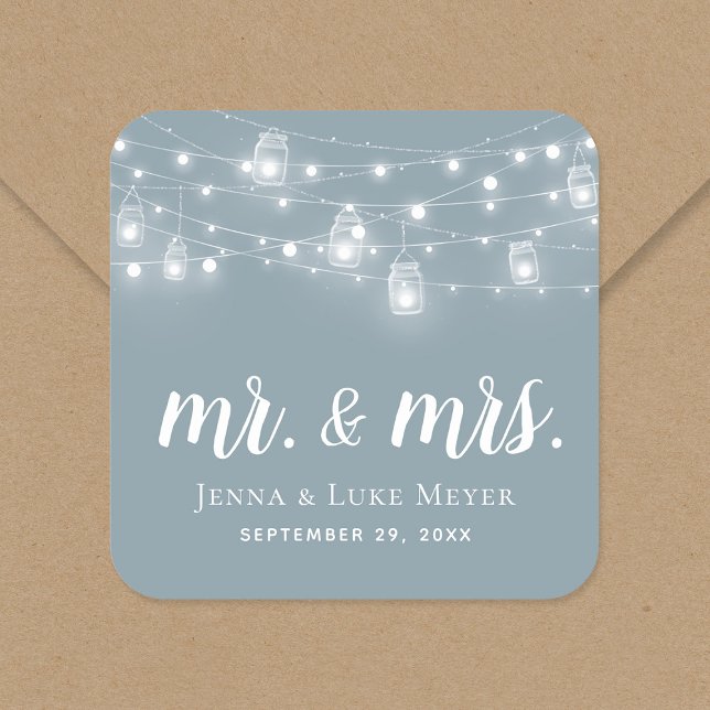 Rustic String Lights Mr. und Mrs. Wedding Monogram Quadratischer Aufkleber (Von Creator hochgeladen)