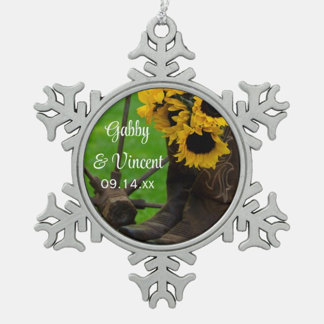 Rustic Sunflowers and Cowboy Boots Western Wedding Schneeflocken Zinn-Ornament (Vorderseite)