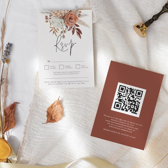 Rustic Terracotta Fall Florals QR Code Wedding RSVP Karte (Front and back view)