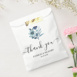 rustic watercolor illustration blue floral bouquet geschenktütchen