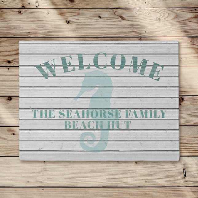 Rustic Whitewashed Seahorse Beach Hut Fußmatte (Welcome to your seahorse beach hut doormat with your family name)