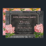Rustic Wood Chalk Vintag Floral Geburtstagsparty Einladung<br><div class="desc">Fügen Sie einfach Ihre Geburtstagsfeierlichkeiten Details hinzu,  um diese rustikalen Imitate Holz und Vintag rosa Hydrangea botanisch mit Chalkboard-Tafel Geburtstagsgestalt personalisieren. Zurück ist ein hydrangea Wiederholmuster mit einem herausnehmbaren Farbfilter. Originelles Design mit Vintagen Bildern von Holiday Hearts Designs (Rechte vorbehalten).</div>