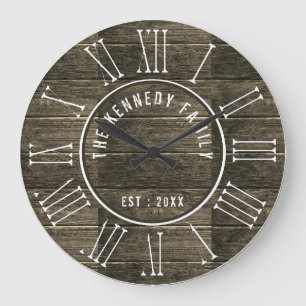 Rustic wood Family Name Farmhouse Roman Numeral Große Wanduhr
