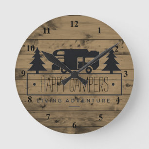Rustic Wood Happy Campers   RV Ruhestand Runde Wanduhr