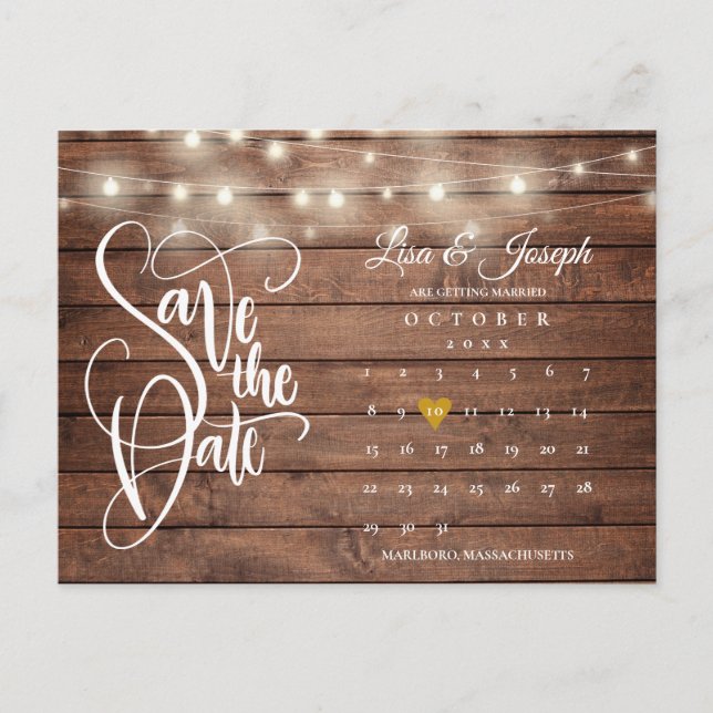 Rustic Wood Lights Kalender QR Code Save the Date Ankündigungspostkarte (Vorderseite)