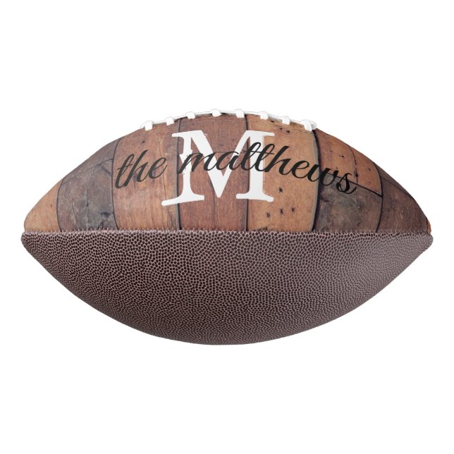Rustic Wood Oak Stall Monogram Name Script Football (Gedreht 270)