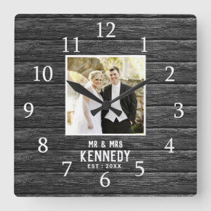 Rustic Wood Personalized Wedding Anniversary Photo Quadratische Wanduhr