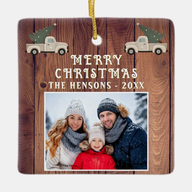 Rustic Wood Truck Family Foto Frohe Weihnachten Keramikornament (Vorderseite)