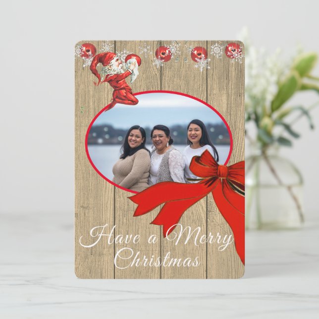 Rustic Wood Vintag Red Elf Foto Frohe Weihnachten (Stehend Vorderseite)