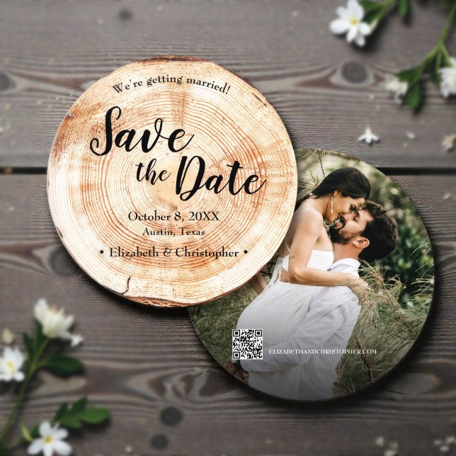 Rustic Wood Wedding Save the date photo QR code Einladung (Rustic wedding wood photo save the date with QR code wedding website.)