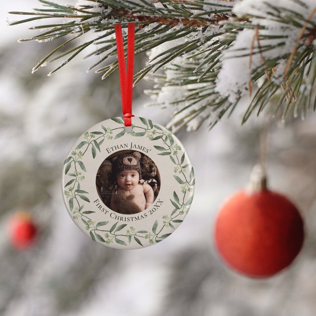 Rustic Wreath Baby's First Christmas Foto Holiday Keramik Ornament (Von Creator hochgeladen)