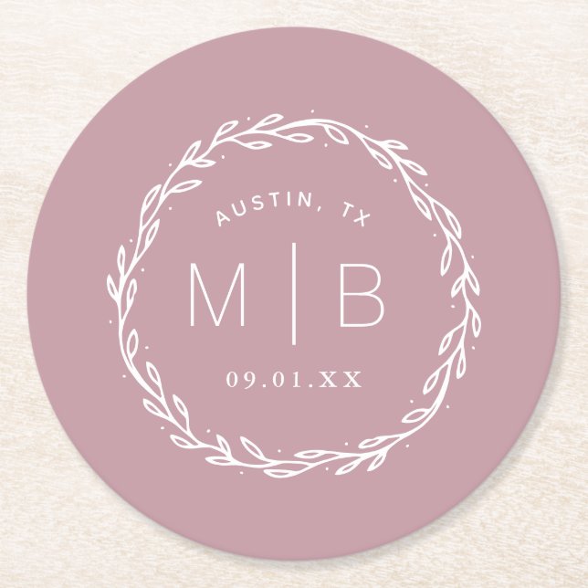 Rustic Wreath Wedge Monogram | Mauve Runder Pappuntersetzer (Vorderseite)