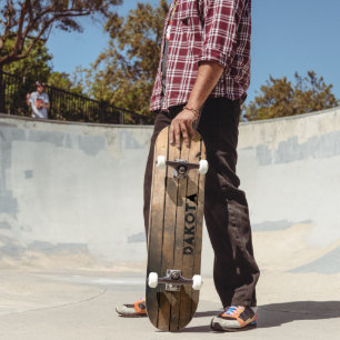 Rustikal bedrückte dunkle Außenfassade Barnholzmus Skateboard