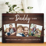 Rustikal Best DADDY je Custom 3 Foto Vatertag Fotoplatte<br><div class="desc">Überraschen Sie Papa diesen Tag mit einer personalisierten 3-Foto-Plakette. "Best DADDy Ever" Personalisieren Sie diese Papa-Plakette mit Fotos, Nachrichten und Namen. Besuchen Sie unsere Kollektion für die Tagesgeschenke und die personalisierten Papa-Geschenke. COPYRIGHT © 2020 Judy Burrows, Black Dog Art - Alle Rechte vorbehalten. Rustikal Best DADDY je Custom 3 Foto...</div>