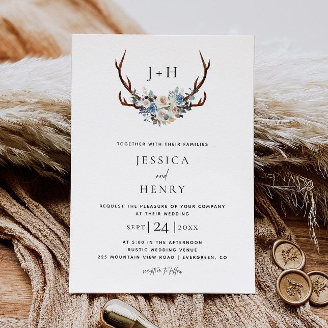 Rustikal Blue Floral Stag Antlers Wedding Einladung (Von Creator hochgeladen)