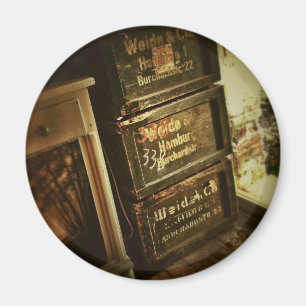 Rustikal gestapelte Holzkisten verblasst Magnet