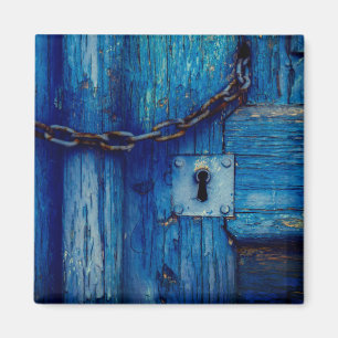 Rustikal gestrichene Holztür Schlüsselloch Kette b Magnet