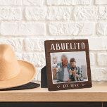 Rustikal Personalisiert Abuelito Opa Fotoplatte<br><div class="desc">Die individuelle Opa-Plakette zum Vatertag,  Geburtstag oder Großelterntag zeigt ein beliebtes Foto seines Enkels oder seiner Enkelkinder mit "Abuelito" oben in rustikaler Schrift. Personalisieren Sie mit dem Jahr,  in dem er ein Großvater wurde,  oder fügen Sie eine benutzerdefinierte Nachricht oder Name.</div>