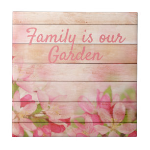 Rustikal rosa Blume auf Holz Fliese