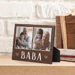 Rustikal Two Foto Baba Opa Fotoplatte<br><div class="desc">Das hübsche Holzschild zum Vatertag,  Geburtstag oder Großelterntag zeigt zwei Fotos nebeneinander auf einem rustikalen Hintergrund mit "Baba" darunter.</div>