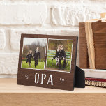 Rustikal Zwei-Foto Opa Opa Fotoplatte<br><div class="desc">Das hübsche Holzschild zum Vatertag,  Geburtstag oder Großelterntag zeigt zwei Fotos nebeneinander auf einem rustikalen Hintergrund mit "Opa" darunter.</div>