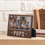 Rustikal Zwei-Foto-Pop Opa Fotoplatte<br><div class="desc">Das hübsche Holzschild zum Vatertag,  Geburtstag oder Großelterntag zeigt zwei Fotos nebeneinander auf einem rustikalen Hintergrund mit "Pop" darunter.</div>