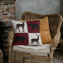 Rustikale Bären- und Hirschplätze, dunkelrote und  Kissen