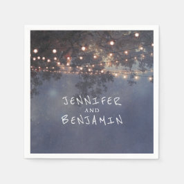 Rustikale Baumzweige und Lichthöhe Serviette