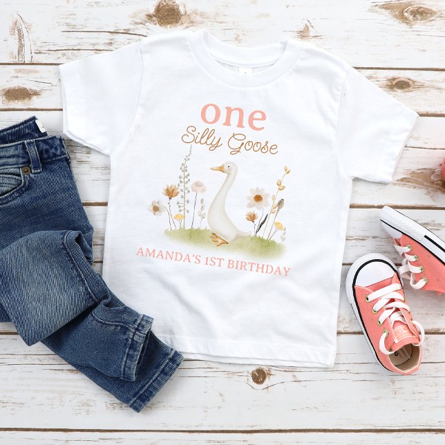 Rustikale Beige Blüte Albern Gänse 1. Geburtstag Baby T-shirt (One Silly Goose 1st Birthday T-shirt Girl, Personalized Girls First Birthday T-shirt Silly Goose,)