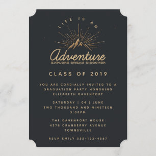 Rustikale Berge mit Sonnenstrahlen Graduate Einladung