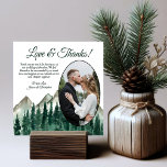 Rustikale Berge & Pinien Oval Foto Hochzeit Dankeskarte<br><div class="desc">Diese wunderschönen Hochzeitskarten sind ein wunderbarer Weg, um Ihren Freunden und der Familie zu zeigen, dass sie mit Ihnen an Ihrem besonderen Tag gefeiert haben. Sie verfügen über ein ovales Foto mit einer Aquarelllandschaft aus Kiefern und schroffen Berggipfeln. Der Titel ist in tiefwaldgrüner Schrift geschrieben und liest "Liebe & Dank"...</div>