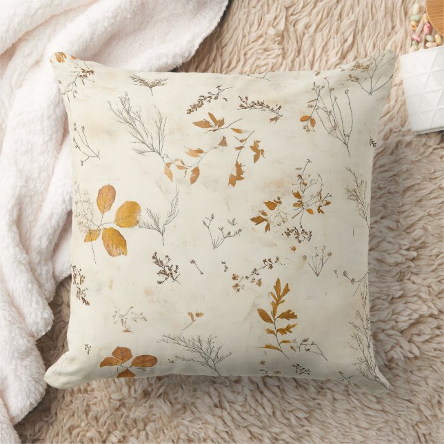 Rustikale braune Blätter Herbstlaub auf Creme Kissen (Decke)