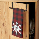 Rustikale Buffalo-Karos Snowflake Monogram Name Ye Geschirrtuch<br><div class="desc">Unser originelles Büffel-Karo kariert in Schwarz und Rot mit einem schwarzen,  weißem Emblem auf einer Schneeflocke für Ihren Monogramm-Anfangs-,  Familiennamen und etabliertes Jahr. Ideal für rustikale,  ländlich-bzw. Blockhüttendekoration sowie Weihnachts- und Winterferien.</div>