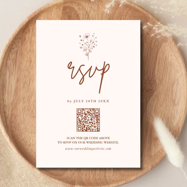Rustikale Burnt Orange Elegant Boho QR Code Hochze RSVP Karte (Rustic burnt orange boho QR code RSVP card simplifies guest replies with warm personalized charm)