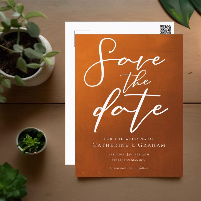 Rustikale Burnt Orange Typografie Save the Date fa Postkarte (Von Creator hochgeladen)