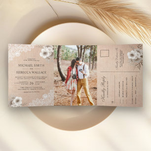 Rustikale Country-Braunlasche-Hochzeit im Landhaus Dreifach Gefaltete Einladung