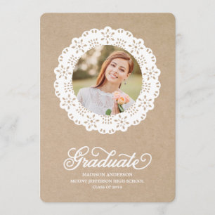 Rustikale Doily Einladung zur Graduiertengruppe
