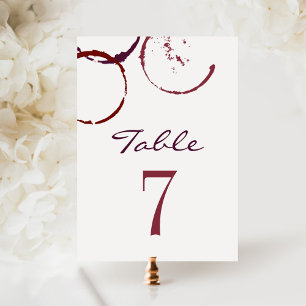 Rustikale dunkle Rotweinfleck-Hochzeitstisch-Numme Menükarte