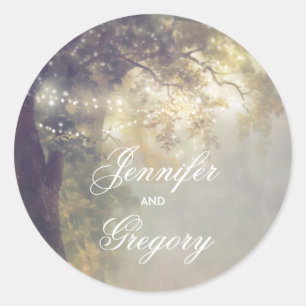 Rustikale Eichenbäume und Saitenlichter Hochzeit Runder Aufkleber