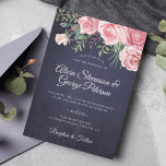 Rustikale, elegante Hochzeit in pinkfarbenem Blume Einladung<br><div class="desc">Elegantes Kalligrafieschrift dunkelblaue Kalkboard Hochzeitseinladung Mitternacht mit schönen rosa Rosen mit grünem Blattwerk und Blätter.              Einfach mit Ihren Daten personalisieren!                 Die Einladung ist geeignet für Frühjahr-,  Sommer- oder Herbstgarten themed,  im Freien Hinterhof rustikale elegante Hochzeiten.</div>