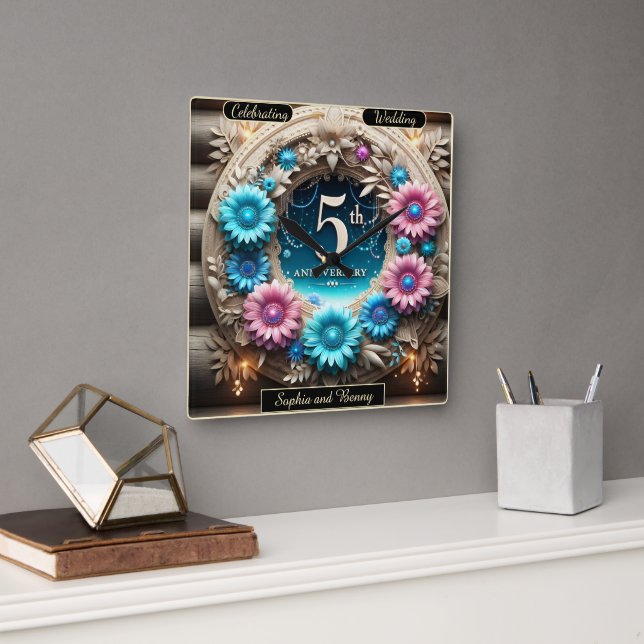 Rustikale Eleganz: Blumendesign zum Jahrestag Quadratische Wanduhr (Büro)