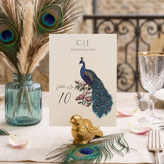 Rustikale Elfenbein-Pfauenhochzeit-Tischnummer Tischnummer (Hand-drawn teal peacock and magnolia flowers monogrammed Table Number Card for Peacock wedding)