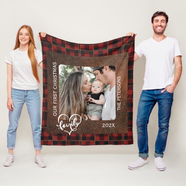 Rustikale Farmhouse-Leder- und Karo-Weihnachtsfami Fleecedecke (Beispiel)
