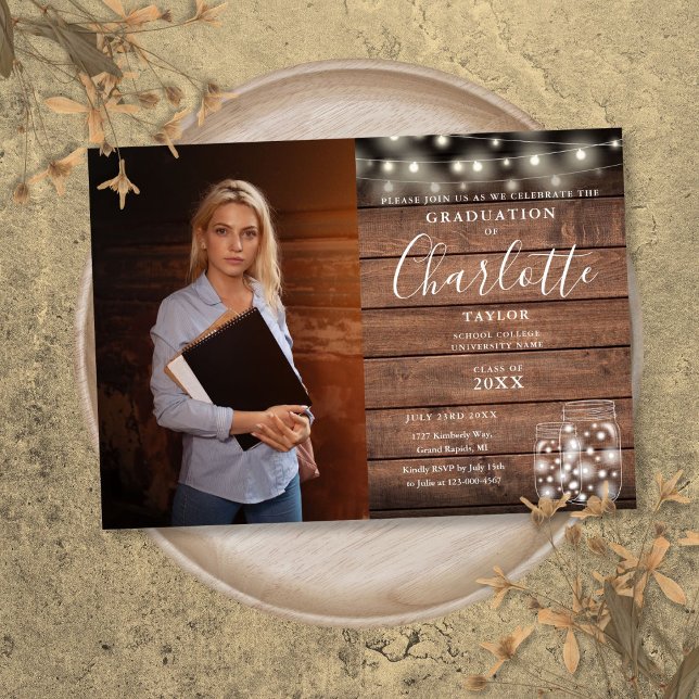 Rustikale Foto-Graduierungspartei für Holzstring-L Einladung (Rustic Wood String Lights Photo Graduation Party Invitation)