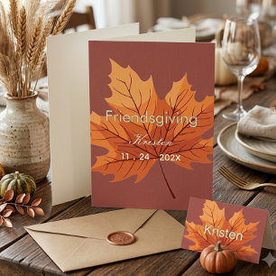 Rustikale Friendsgiving-Feier mit benutzerdefinier Karte