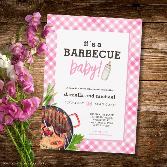 Rustikale Gingham-Barbecue-Baby-Party Einladung (The front and back of the invitation are shown at a 5x7 inch. Choose size, paper, + corner style.)