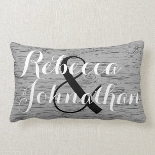 Rustikale graue hölzerne Korn-Monogramm-Hochzeit Lendenkissen